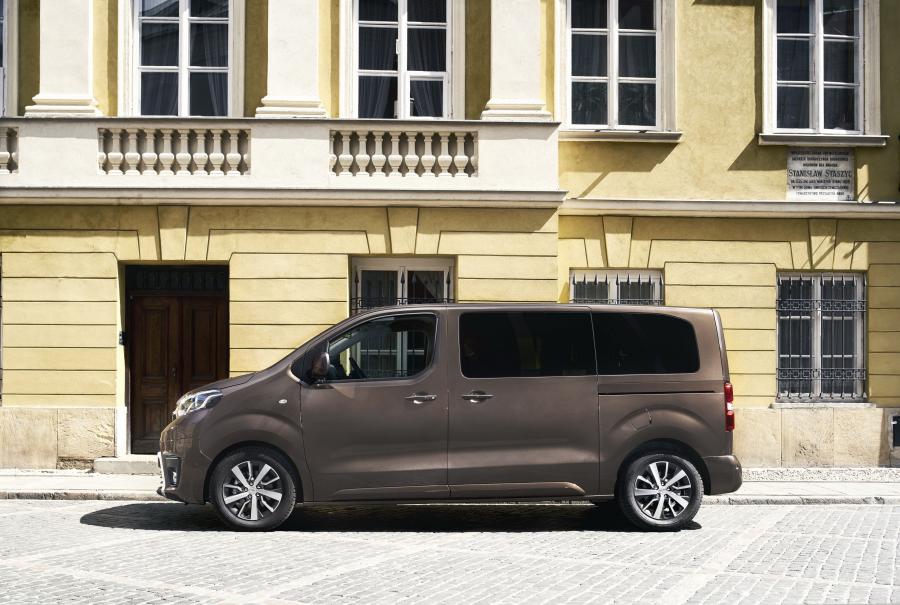  Toyota ProAce Verso 2016 года  (фото 29 из 31)